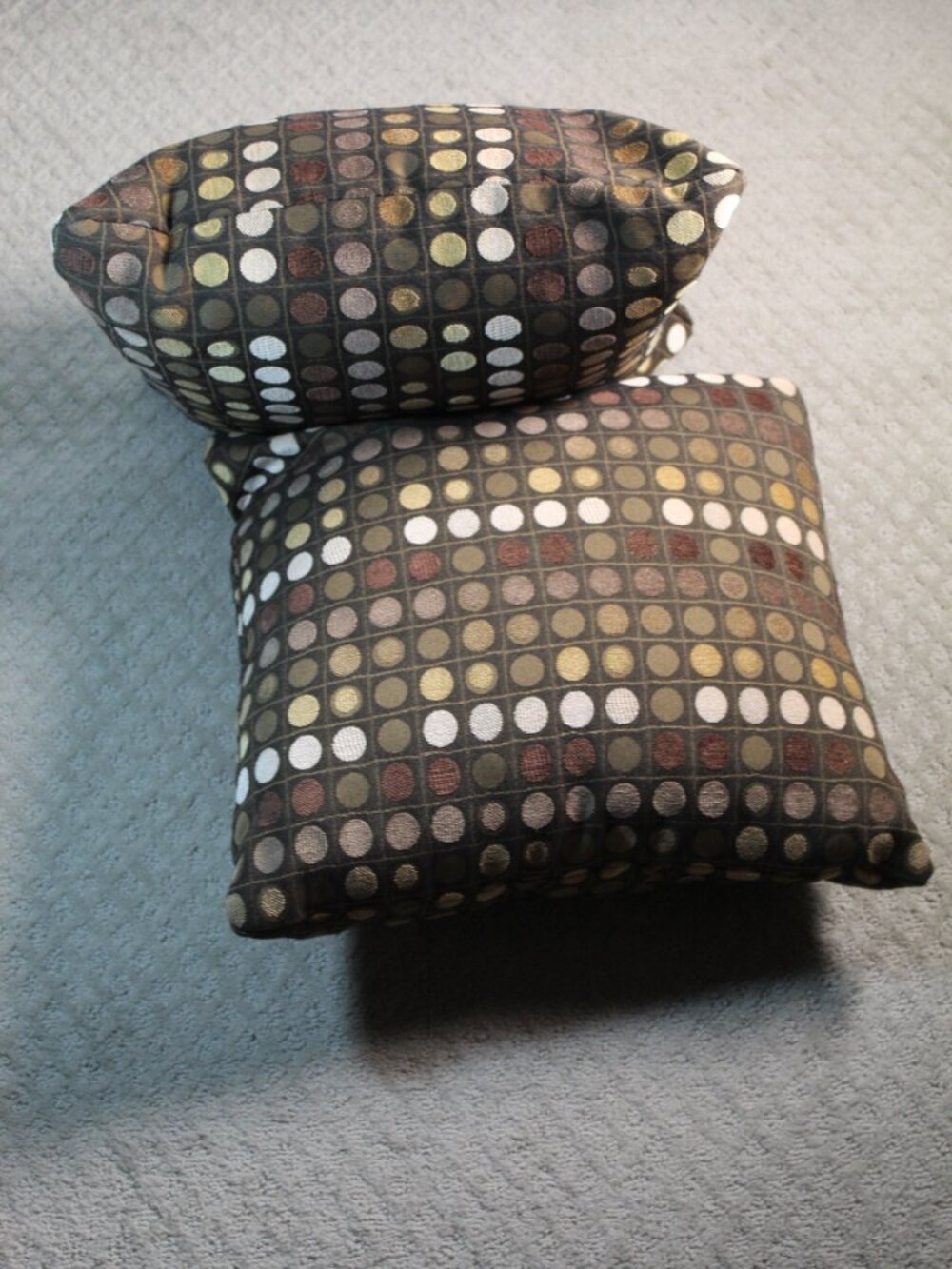 NWOT 17" x 17" Neutral Brown Tan Dot Pattern Zipper Closure Throw Pillows